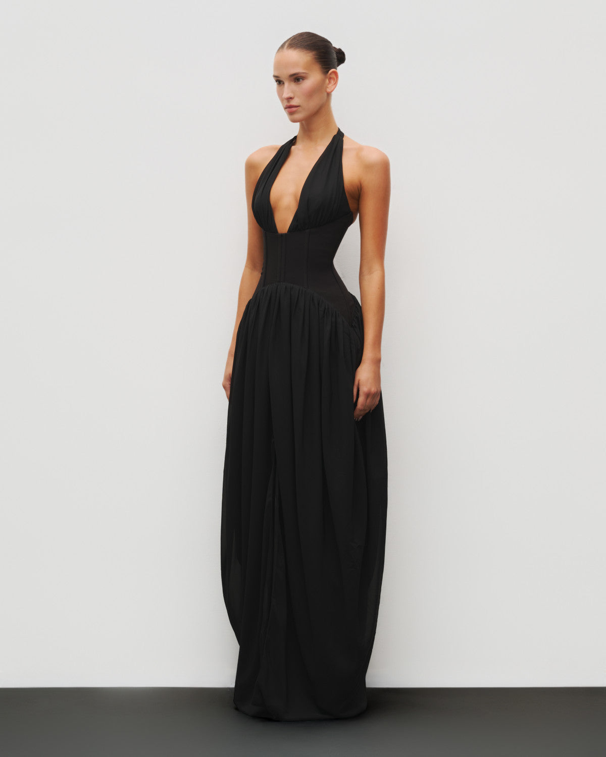 Featuring a structured corset waist and dramatic flared skirt, this elegant gown is perfect for formal events, parties, and special occasions.