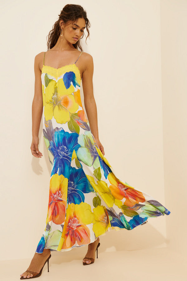 Featuring a bold, sun-drenched floral print, a sophisticated lace-trim neckline,this maxi dress is the ultimate choice for elevated garden parties.