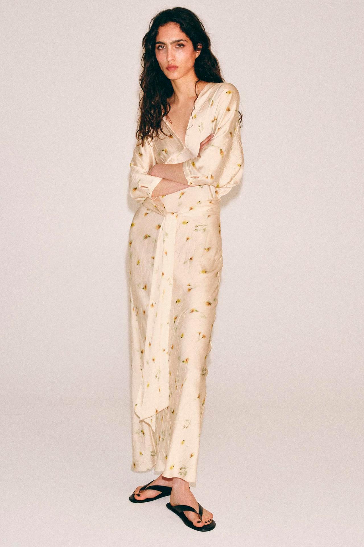 Featuring a flattering V-neckline,this midi dress is the ultimate statement piece for sun-drenched coastal getaways and relaxed garden lunches.