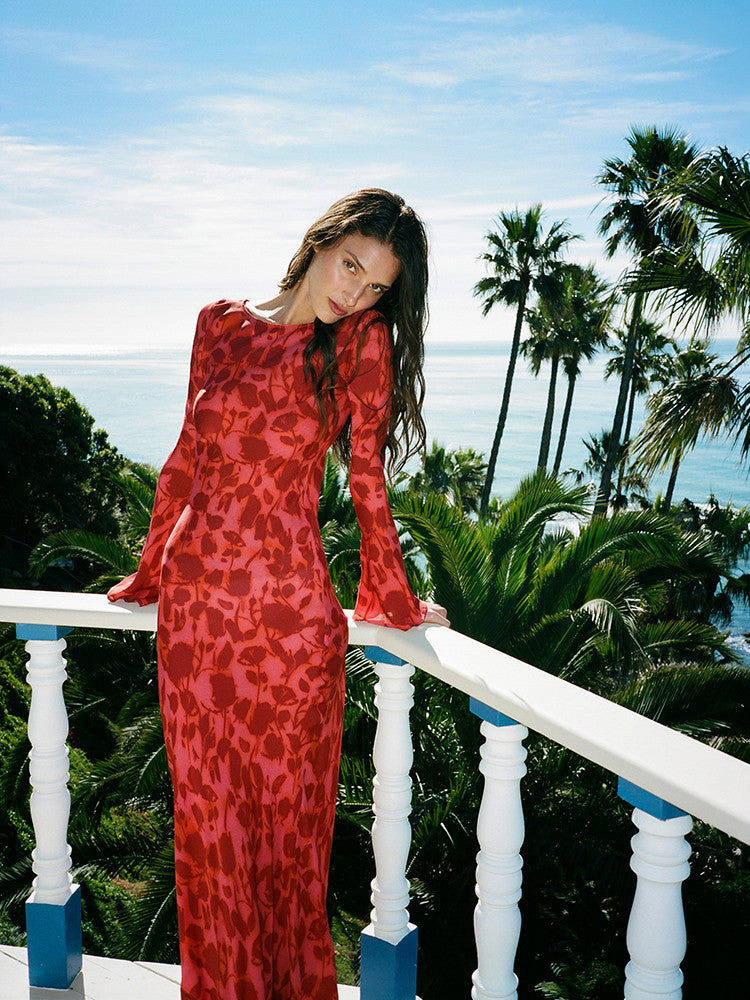 Featuring a vibrant crimson and deep red floral motif, elegant flared long sleeves,this dress is the ultimate statement piece for luxury resort getaways.