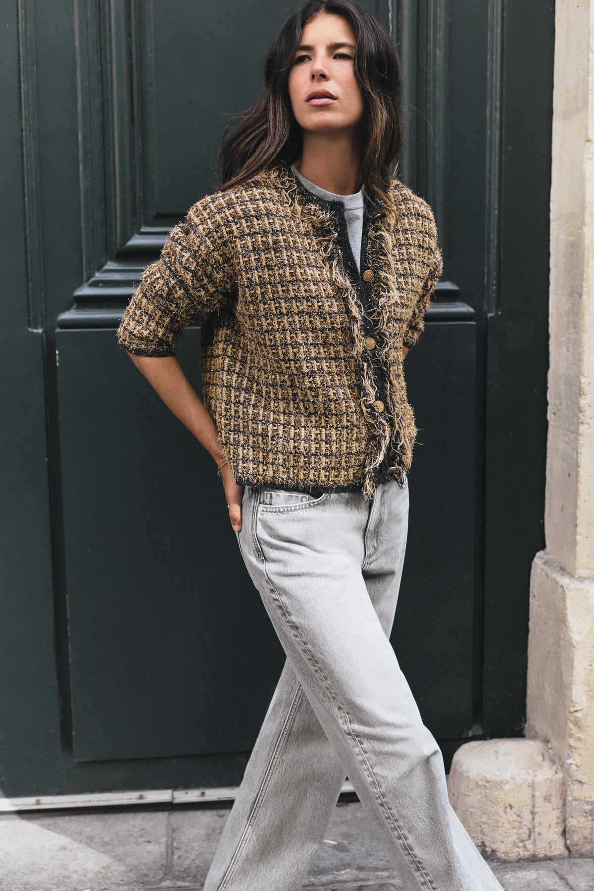 Featuring a chic frayed trim details, a classic open-front cropped silhouette,this jacket is the ultimate statement piece for transitional resort getaways.
